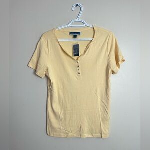 Karen Scott Size M Short Sleeve Henley Tee in Light Yellow